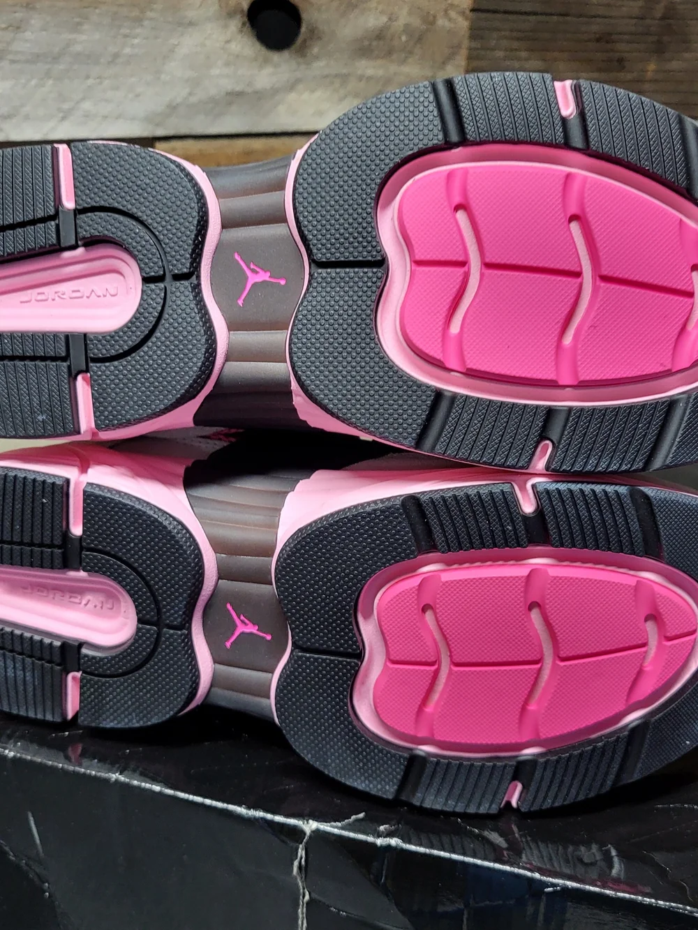 *NEW* Jordan TRunner O/S  Low Shoes Wolf Grey/Pink Blast Size Men 9.5 Women 11